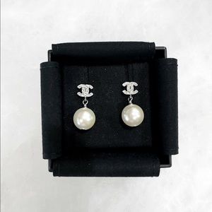 Chanel pearl earrings
